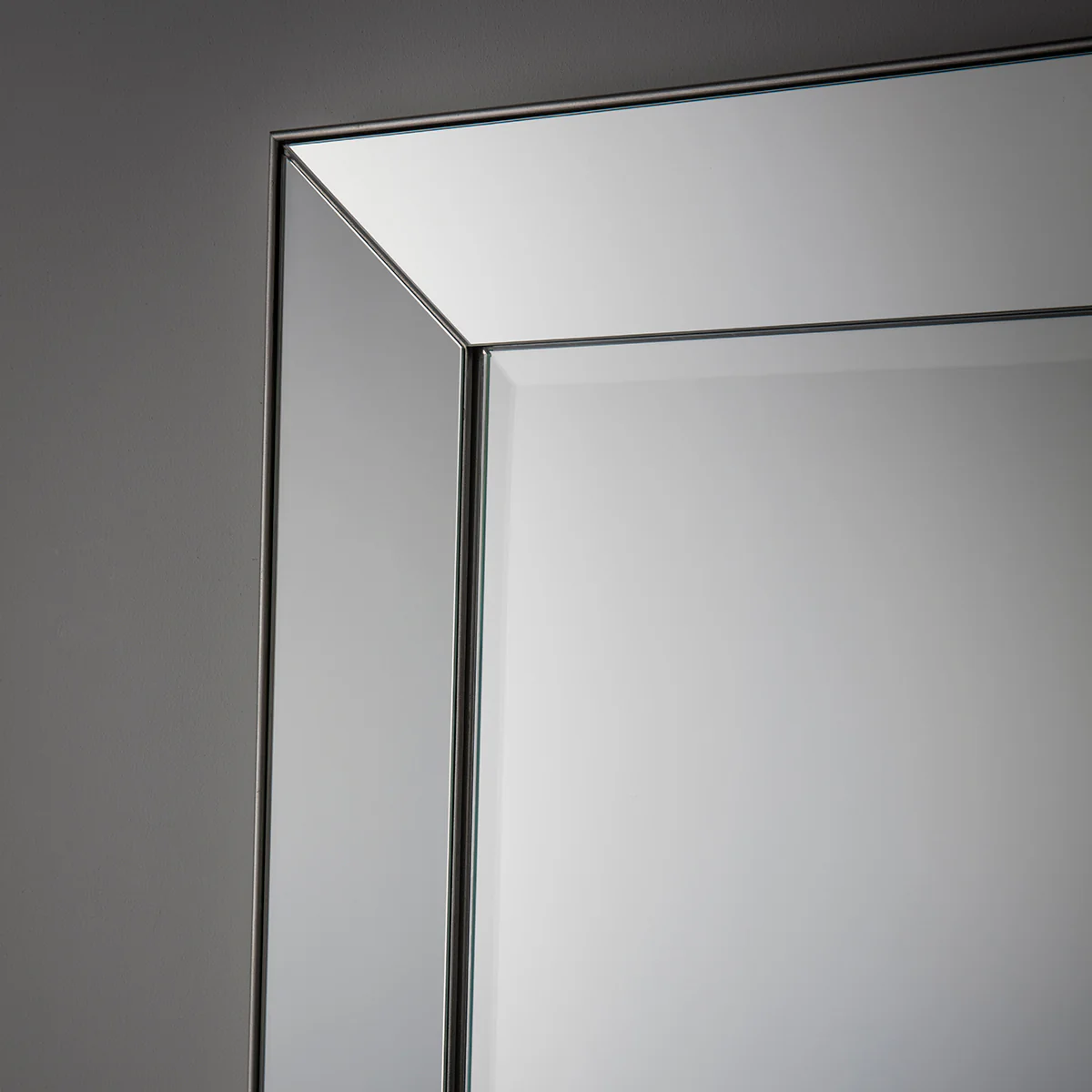Dresden Bevelled Edge Leaner Mirror - Image 3
