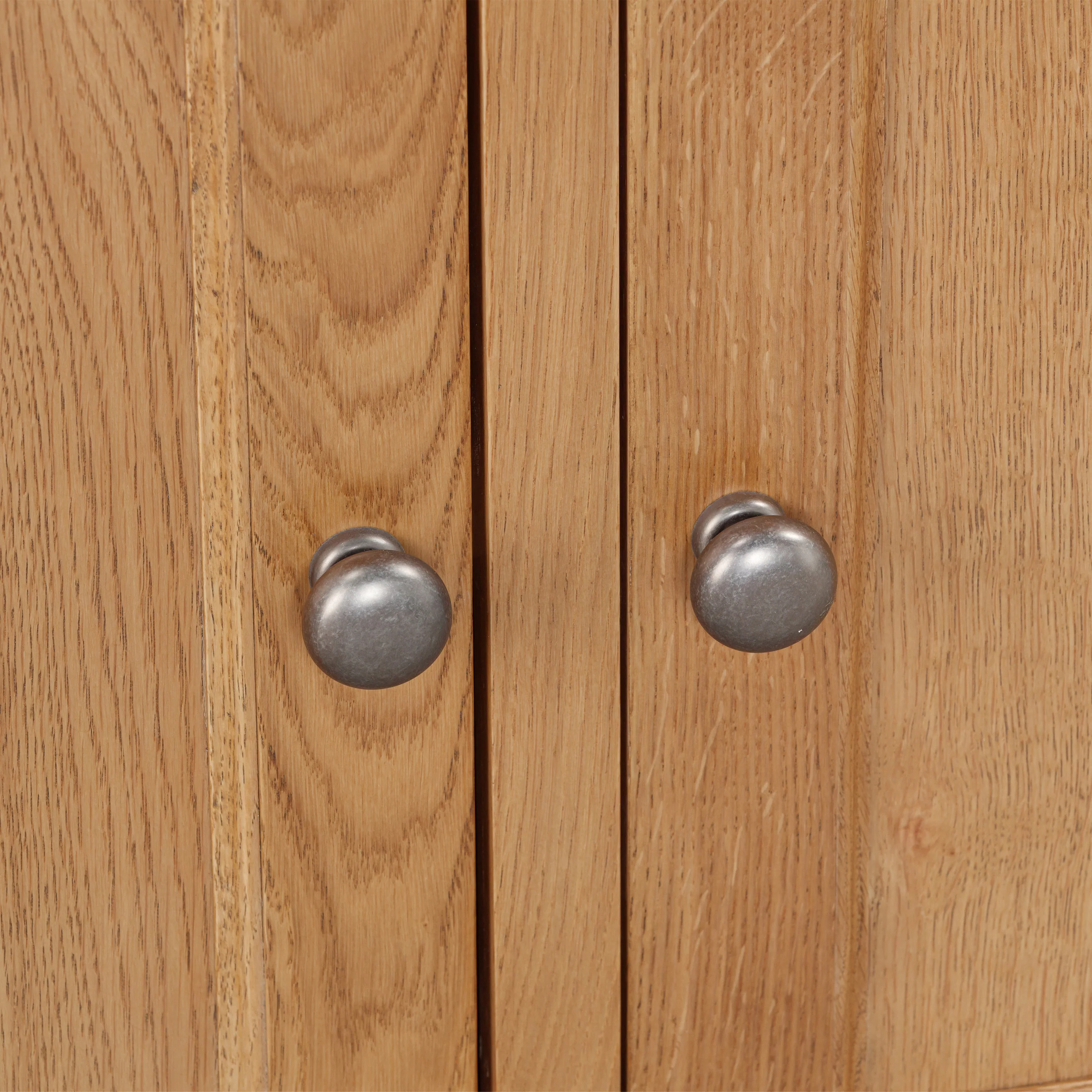 Medway Oak 3 Door Sideboard - Image 4