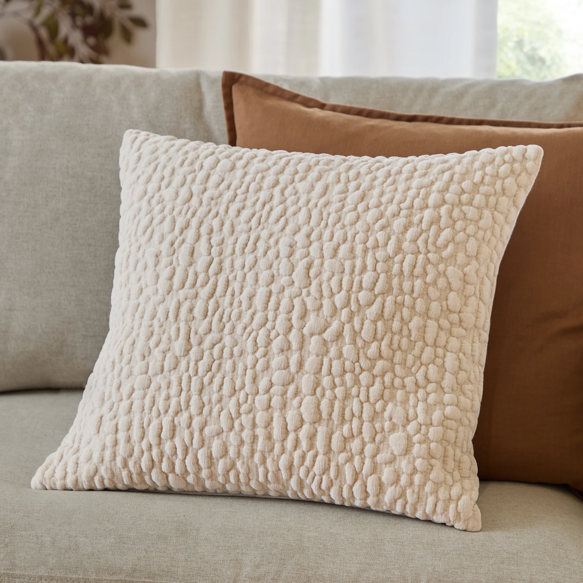 Solstice Chenille Cushion - Image 6