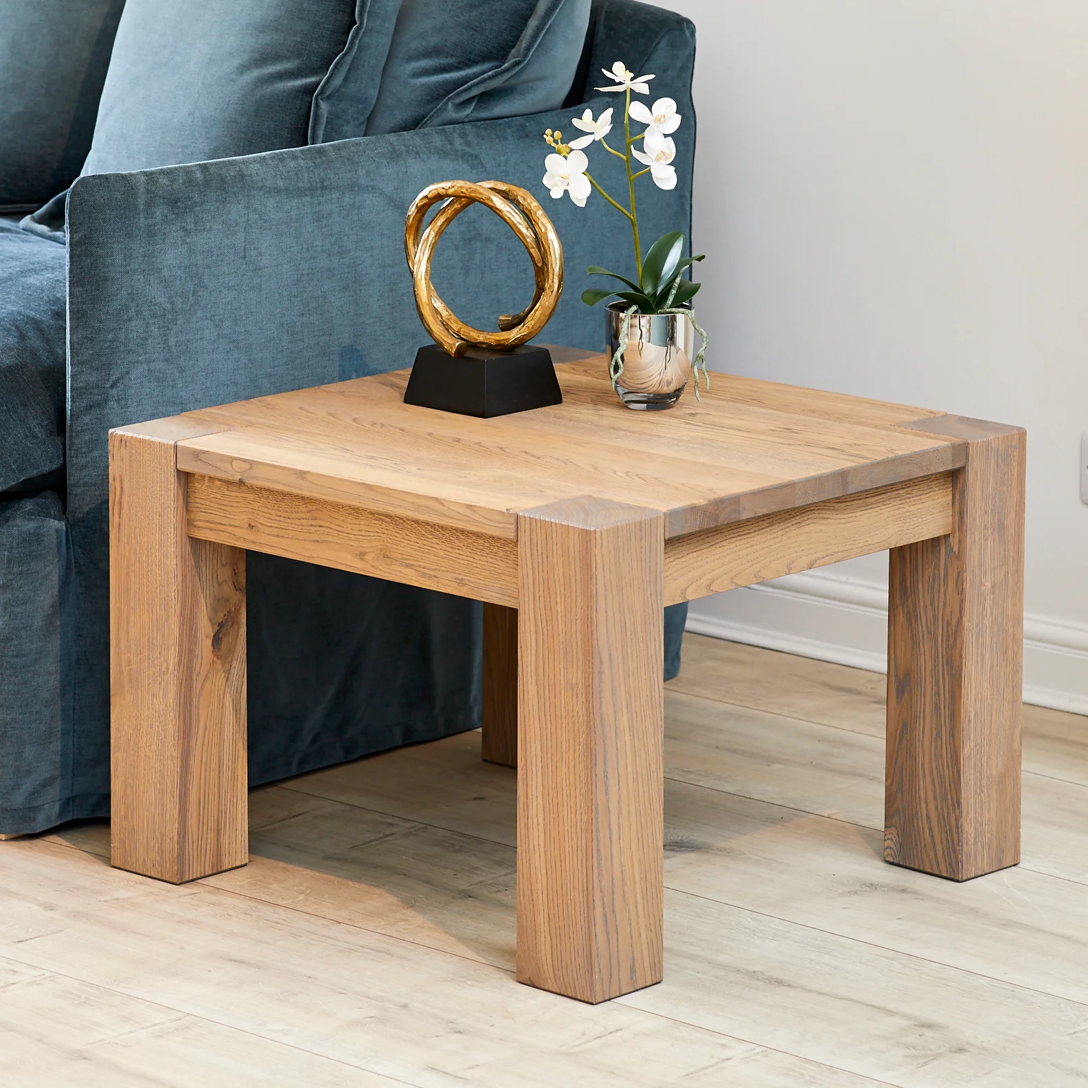 Varis Lamp Table